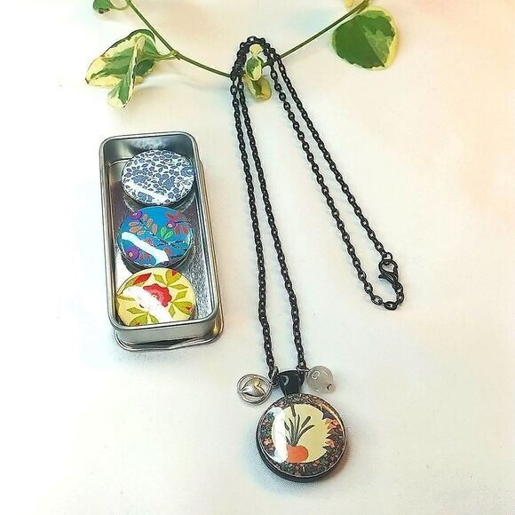 unknown Jewelry - Vintage magnetic charm necklace. 26 inch. Comes with 4 charms.